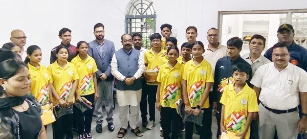 राज्य खेल अलंकरण के लिए चयनित पैरा खिलाड़ी लक्की यादव सम्मानित