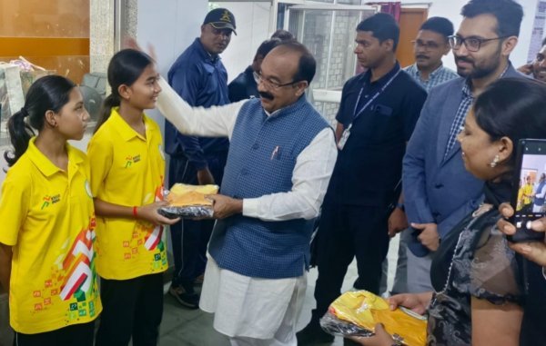 Chhattisgarh Sports Awards: राज्य खेल अलंकरण के लिए चयनित लक्की यादव का मंत्री अरुण साव ने किया सम्मान