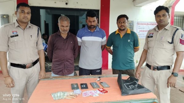 Gambling Raid: फार्म हाउस में चल रहे जुआ फड़ पर छापा, 3 गिरफ्तार और 2 फरार, 2 लाख से अधिक की संपत्ति जब्त