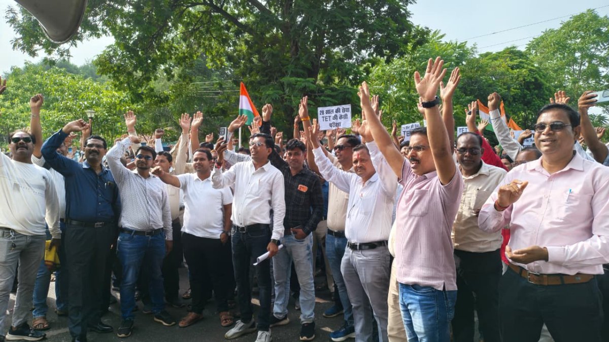 A memorandum regarding the teachers&amp;amp;amp;amp;amp;amp;amp;amp;amp;#039; five demands