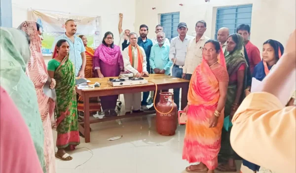 PM Ujjwala Yojana : गोढ़ी में उज्ज्वला योजना के तहत 24 महिलाओं को मिला गैस कनेक्शन