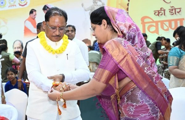 Raksha Bandhan: शहीद की पत्नी ने CM साय को बांधी राखी