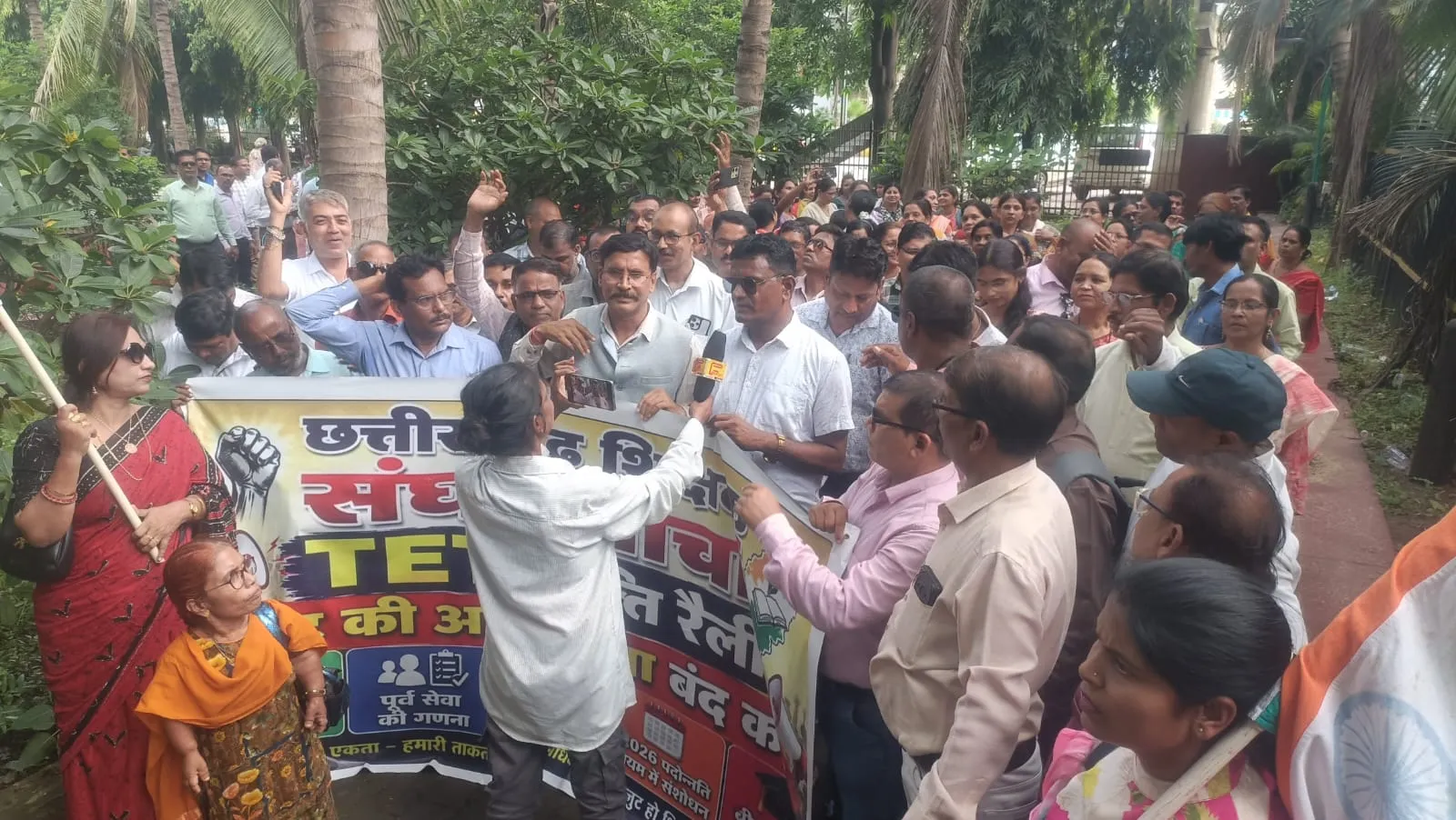 Teachers protesting in Raipur for TET exemption