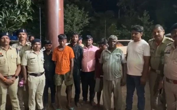 Balrampur Crime News: ज्वेलरी दुकान से लाखों की चोरी, 14 किलो चांदी के साथ 7 आरोपी गिरफ्तार