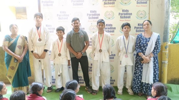 Kudo Championship: किड्स पैराडाइज स्कूल का शानदार प्रदर्शन, चार खिलाड़ियों ने जीते पदक
