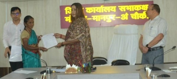 Naxal Rehabilitation Policy: नक्सल पीड़ित 5 परिवारों को मिला सरकारी नौकरी का सहारा