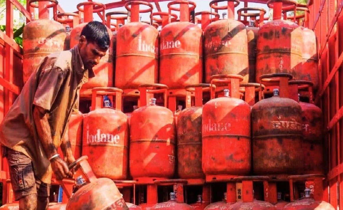 Domestic and commercial LPG cylinder prices remain stable.