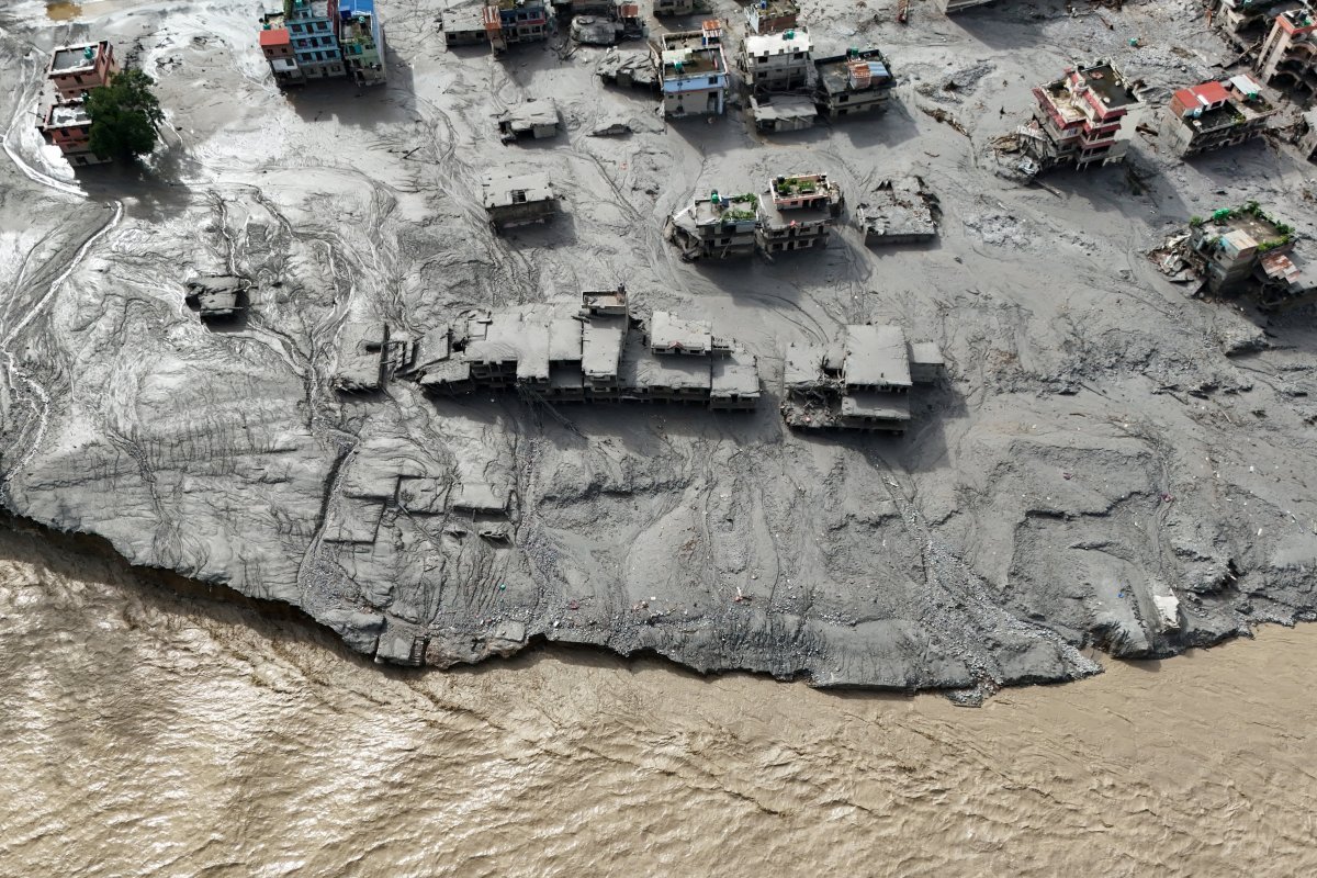 Rising flood threat from a lake on the Nepal-China border