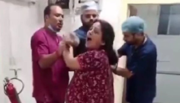 Rewa Hospital News: प्रसूता और नवजात की मौत, बाबू बचा लो कहती महिला का वीडियो वायरल, दो डॉक्टर और दो नर्स सस्पेंड