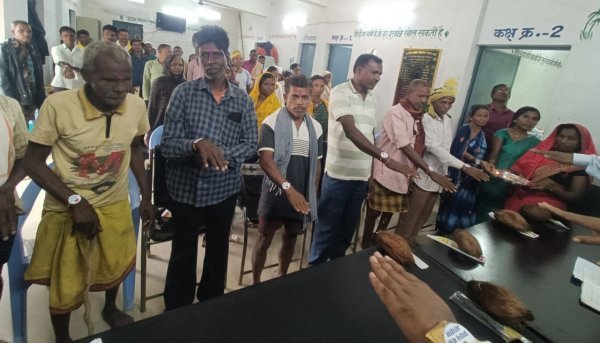 PM Awas Yojana: रक्षा सूत्र के साथ विकास का संकल्प, पीएम आवास हितग्राहियों ने लिया घर पूरा करने का प्रण
