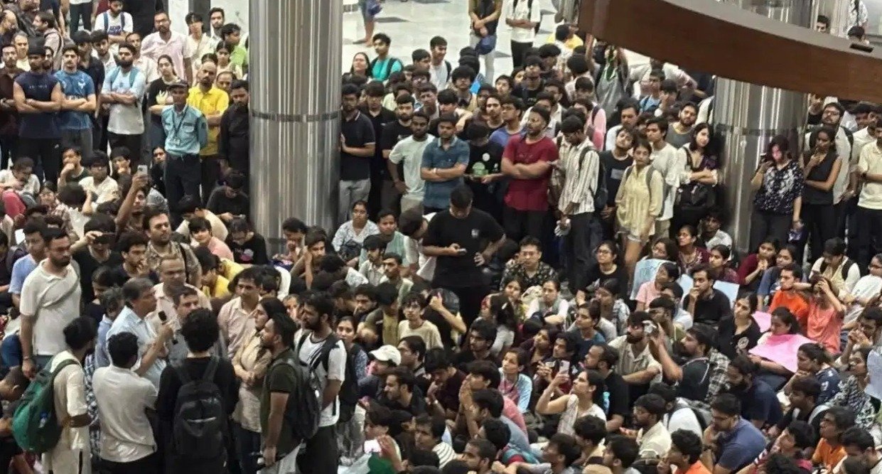 Students protesting at IIT Delhi