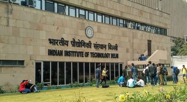 IIT suicides: IIT छात्र की मौत पर अभिजीत दीपके ने उठाए शिक्षा व्यवस्था पर सवाल