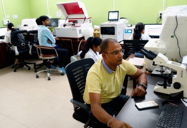 Atal Arogya Lab: रायगढ़ में स्वास्थ्य सेवाओं को मिली रफ्तार, अटल आरोग्य लैब में 25 हजार से ज्यादा जांच