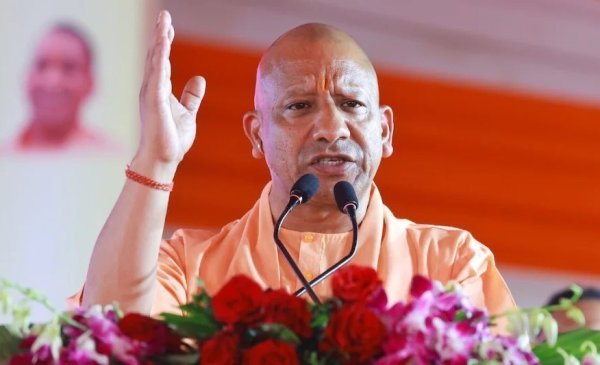 CM Yogi Adityanath: अब फाइलें दबाकर नहीं चलेगा काम, 5 साल पुराने मामलों पर CM योगी सख्त