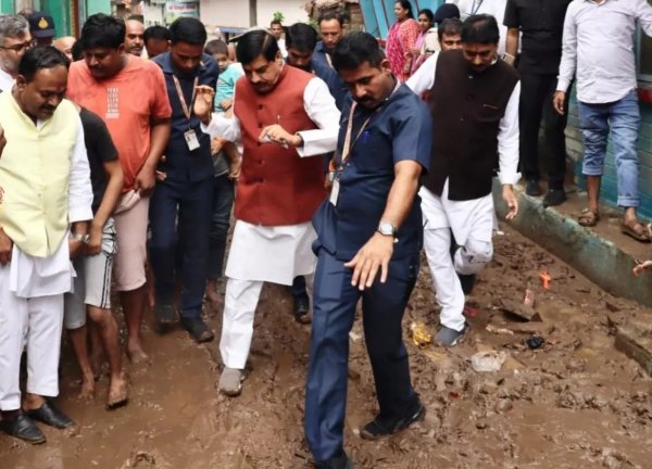 Chitrakoot Flood: चित्रकूट में बाढ़ का जायजा लेने पहुंचे CM डॉ मोहन यादव, पैदल घूमकर देखे हालात