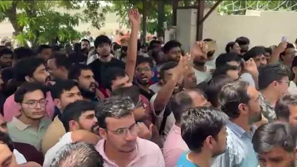 NEET PG: परीक्षा में तकनीकी गड़बड़ी, छात्रों का प्रदर्शन, 5 सितंबर को फिर होगा एग्जाम