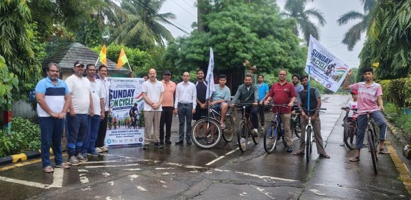 National Sports Day: स्वस्थ जीवनशैली का संदेश लेकर IGKV में निकली साइक्लिंग रैली