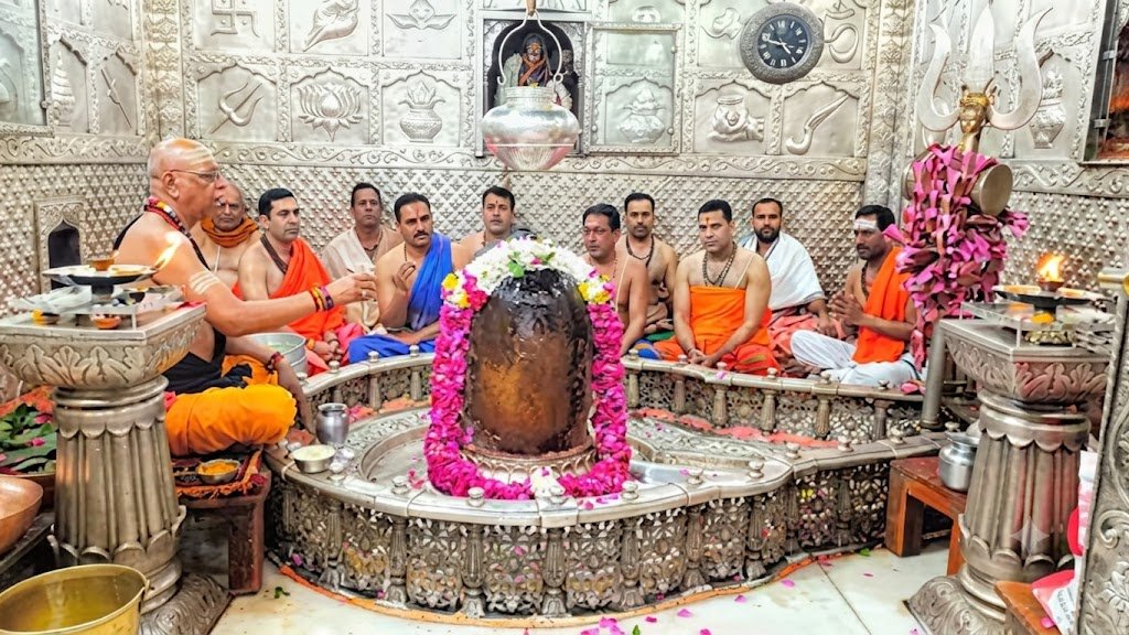 Mahakal Temple Ujjain devotees during Shravan month.