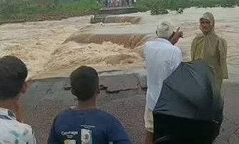 Satna-Chitrakoot Highway: बाढ़ ने तोड़ा हाईवे, 300 मीटर सड़क बहने से यातायात ठप