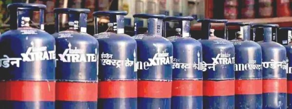 Commercial LPG Price:आज से बढ़े कमर्शियल गैस सिलिंडर के दाम, कारोबारियों को लगा झटका, जानें नए रेट