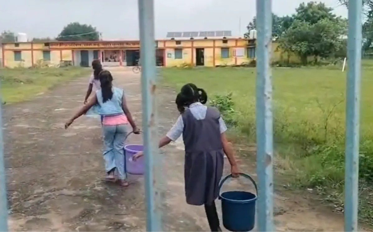 Girls from the Chisda Kanya Ashram carrying buckets of water(Image Source: Keertiman Media)