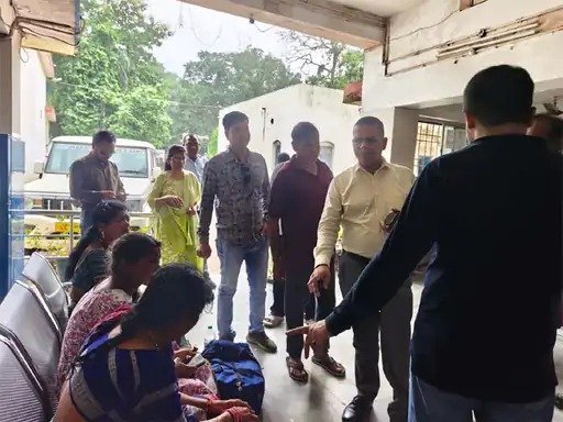 Raigarh Road Accident: बस और ट्रक की आमने-सामने जोरदार टक्कर, 14 यात्री घायल