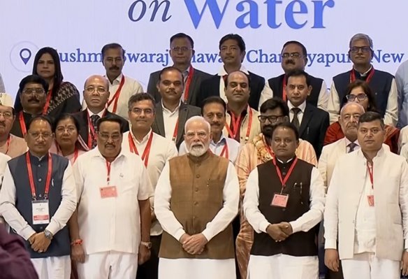 PM Modi Water Management: जल क्षेत्र में बेहतर प्रशिक्षण पर शहरी निकायों को भविष्य की चुनौतियों के लिए तैयार रहने की सलाह