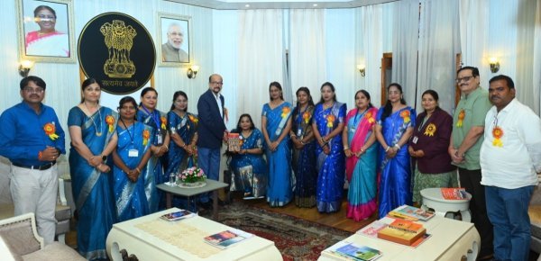 World Audio Book Team: दृष्टिबाधित विद्यार्थियों तक शिक्षा पहुंचा रही टीम, राज्यपाल ने किया सम्मानित
