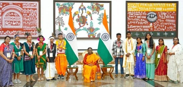 Mahasamund Students: प्रतिभावान विद्यार्थियों ने बढ़ाया छत्तीसगढ़ का मान, राष्ट्रपति से की मुलाकात