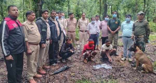 Chhattisgarh News: वन विभाग वालाे ने मृत भालू के नाखून ले जाने वाले दो आरोपी को किया गिरफ्तार