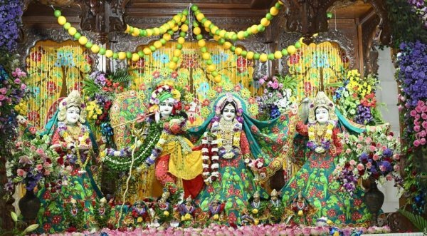 Janmashtami Mahotsav: इस्कॉन रायपुर के श्री श्री राधा रासबिहारी जी मंदिर में शामिल हुए CM साय, प्रदेश की खुशहाली की कामना