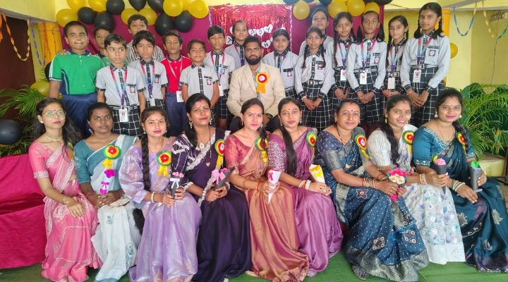 Teacher Day Celebration: गांधी इंग्लिश मीडियम स्कूल रीवा में शिक्षक दिवस पर दिखी गुरु-शिष्य परंपरा की झलक