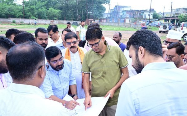 Raigarh News: ओ.पी. चौधरी ने शहर की प्रमुख विकास परियोजनाओं का निरीक्षण किया