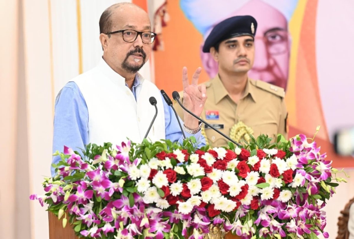 Governor highlights the importance of a teacher in the age of AI. (Image Source: CGDPR)