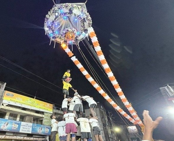 Krishna Janmashtami Special: धमतरी में भक्ति और उत्साह के बीच संपन्न हुआ दही हांडी उत्सव
