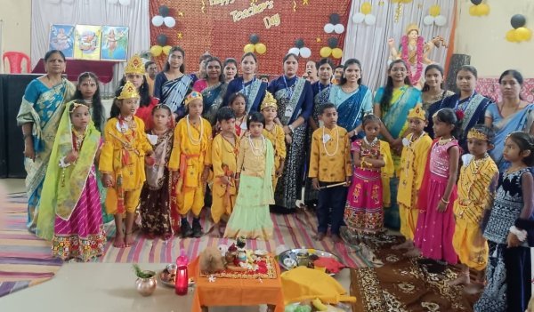Teacher Day Celebration : सरस्वती शिशु मंदिर में शिक्षक सम्मान के साथ मनाया गया श्रीकृष्ण जन्माष्टमी उत्सव