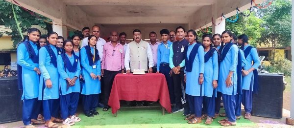 Teacher Day Celebration: अमसेना स्कूल में शिक्षक दिवस पर शिक्षकों का सम्मान