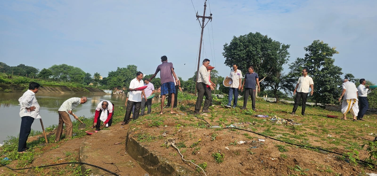 Shramdaan at Sitli Nala in Mahasamund (Image Source: Keertiman Media)