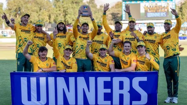 South Africa vs Zimbabwe: नामीबिया में उलटफेर से उबरकर चैंपियन बना साउथ अफ्रीका, फाइनल में जिम्बाब्वे को 48 रनों से रौंदा