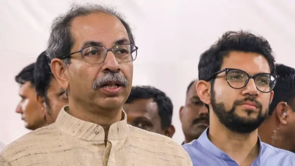 Maharashtra Politics: फिर उठने लगा बगावती बवंडर, क्या उद्धव गुट में फिर सेंध लगाने की तैयारी है?