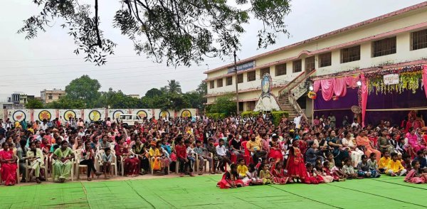 Bagbahara Nand Utsav: शिशु मंदिर में धूमधाम से मनाया गया नन्द उत्सव, सांस्कृतिक प्रस्तुतियों ने बांधा समां