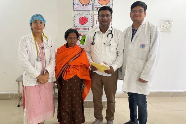 Raigarh News: 46 वर्षीय महिला के पेट से निकला 8 किलो का विशाल ट्यूमर, डॉक्टरों ने किया सफल ऑपरेशन