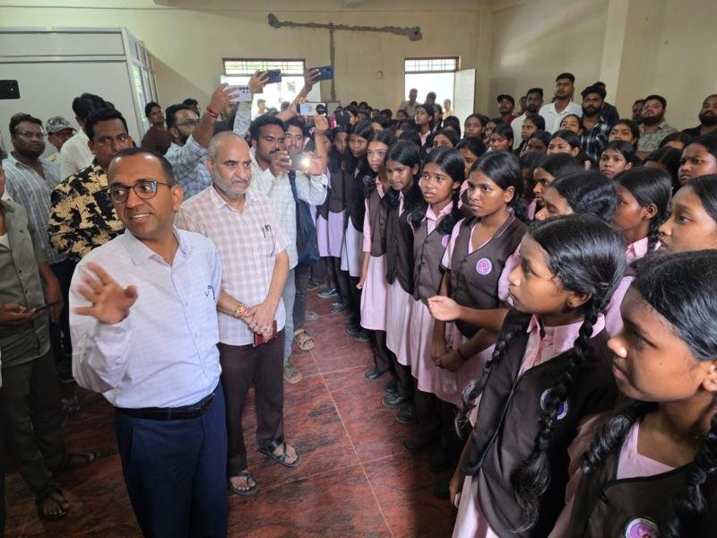 Students took to the streets to protest against the mismanagement (Image Source: Keertiman Media)