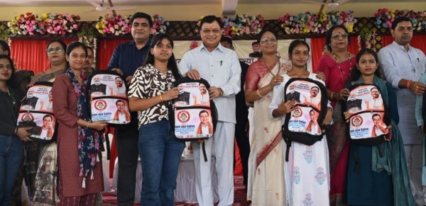 Korba News: मिनीमाता कन्या महाविद्यालय में दीक्षारम्भ समारोह आयोजित, छात्राओं के लिए DMF से बनेगा आधुनिक डोम