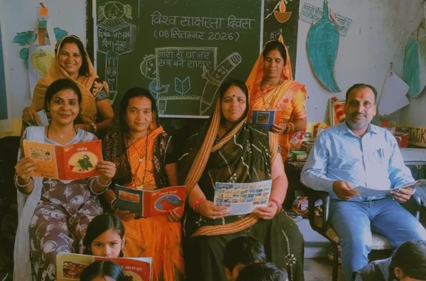 International Literacy Day: महासमुंद में साक्षरता दिवस पर जला ज्ञान का दीप, निरक्षरता मिटाने का लिया संकल्प