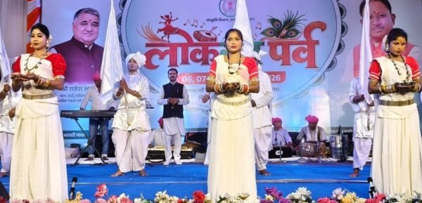 Lokrang Parv: जशपुर के सरहुल-करमा नृत्य ने बांधा समां, लोकसंस्कृति के रंगों में डूबा मंच