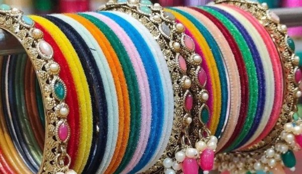 Traditional Bangles Design: हरतालिका तीज पर हरी साड़ी के साथ पहनें ये खूबसूरत चूड़ियां