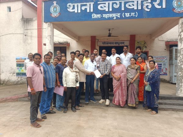 Chhattisgarh News: शहर में बढ़ती चोरी और नशे के कारोबार पर नागरिकों का गुस्सा, थाना पहुंचकर सौंपा 10 सूत्रीय ज्ञापन