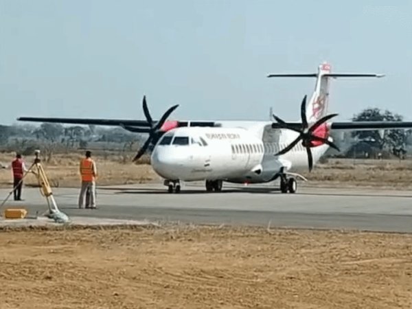 Alliance Air Flight: बिलासपुर से दिल्ली जा रही अलायंस एयर फ्लाइट के इंजन में खराबी, इमरजेंसी लैंडिंग से बची 54 यात्रियों की जान