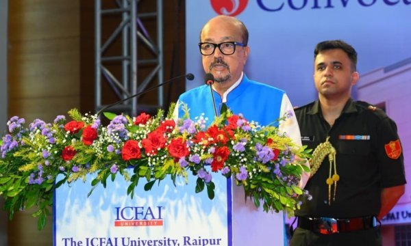 ICFAI University Raipur: राज्यपाल रमेन डेका ने दीक्षांत समारोह में छात्रों को दिया सफलता का मंत्र